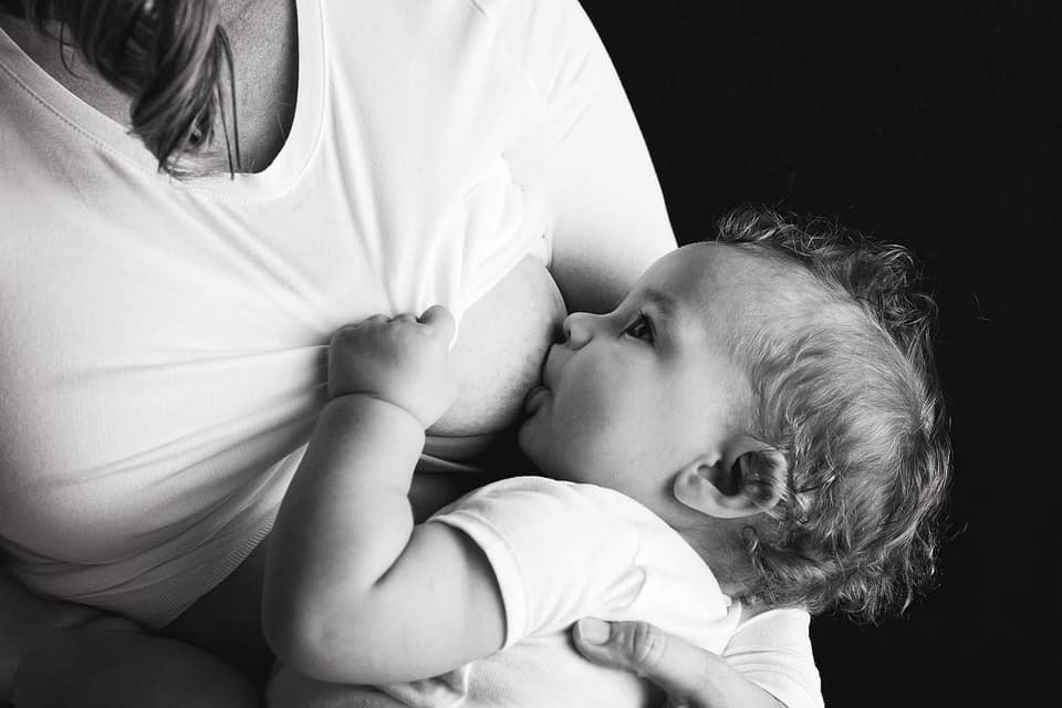 breastfeeding-2428378_960_720